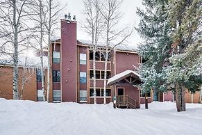 Cozy Mtn Condo: Walk to Quicksilver Lift & Dtwn!