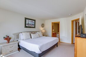 Idyllic Redmond Townhome w/ Furnished Deck!