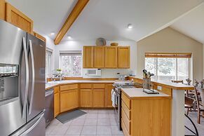 Idyllic Redmond Townhome w/ Furnished Deck!