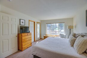 Idyllic Redmond Townhome w/ Furnished Deck!