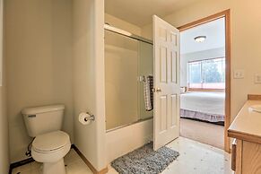 Idyllic Redmond Townhome w/ Furnished Deck!