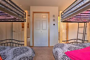 Idyllic Redmond Townhome w/ Furnished Deck!