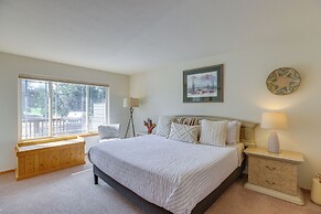Idyllic Redmond Townhome w/ Furnished Deck!