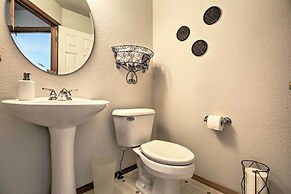 Idyllic Redmond Townhome w/ Furnished Deck!