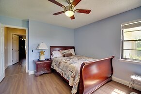 Lakewood Park Retreat on Fairway - 4 Mi to Beach!