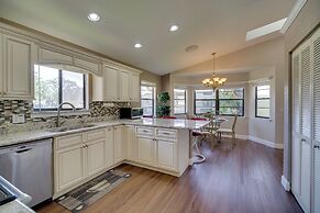 Lakewood Park Retreat on Fairway - 4 Mi to Beach!