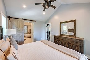 Beautiful Franklin Home w/ Bunkhouse & Hot Tub!