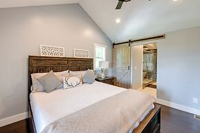 Beautiful Franklin Home w/ Bunkhouse & Hot Tub!