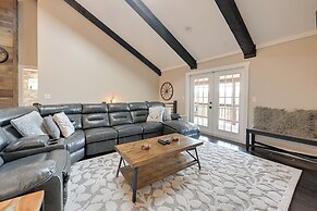 Beautiful Franklin Home w/ Bunkhouse & Hot Tub!