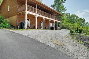 Beautiful Franklin Home w/ Bunkhouse & Hot Tub!