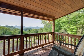 Beautiful Franklin Home w/ Bunkhouse & Hot Tub!