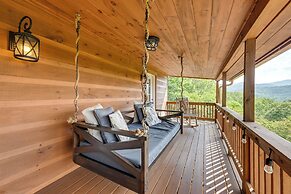 Beautiful Franklin Home w/ Bunkhouse & Hot Tub!