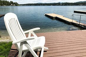Newport Cabin w/ Lakefront Private Porch & Grill!