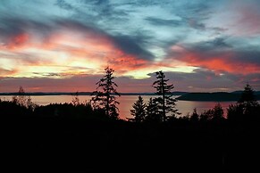 Airy Home Near Anacortes w/ San Juan de Fuca Views