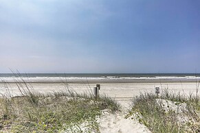 Walk to Ocean: North Myrtle Beach Townhome!