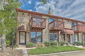 Walk to Ocean: North Myrtle Beach Townhome!