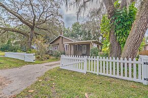 Chic Ocala Home w/ Yard ~ 1 Mi to Dtwn Square