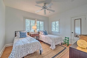 Chic Ocala Home w/ Yard ~ 1 Mi to Dtwn Square