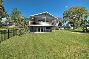 Docks + Balcony: Peaceful River Abode in Dunnellon