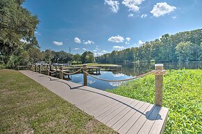 Docks + Balcony: Peaceful River Abode in Dunnellon