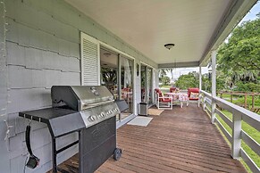 Docks + Balcony: Peaceful River Abode in Dunnellon