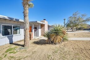 Joshua Tree Vacation Home w/ Private Hot Tub!