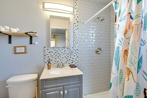 Joshua Tree Vacation Home w/ Private Hot Tub!