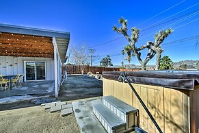Joshua Tree Vacation Home w/ Private Hot Tub!
