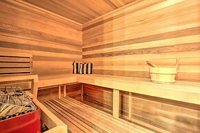 Sauna, Deck & Fire Pit: Breckenridge Townhouse!