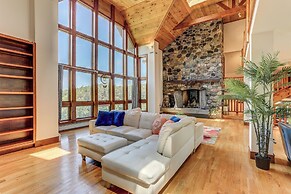 Secluded Mountain Home: Firepits, Hot Tub, Sauna!