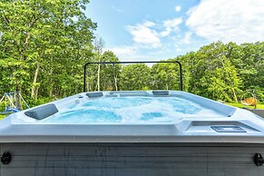 Peaceful Mountian Oasis: Firepit, Hot Tub, Sauna!