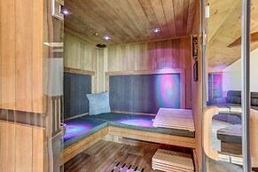 Peaceful Mountian Oasis: Firepit, Hot Tub, Sauna!