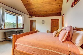 Peaceful Mountian Oasis: Firepit, Hot Tub, Sauna!