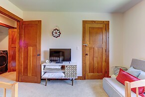 Peaceful Mountian Oasis: Firepit, Hot Tub, Sauna!