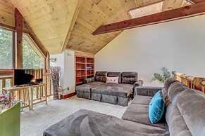 Peaceful Mountian Oasis: Firepit, Hot Tub, Sauna!