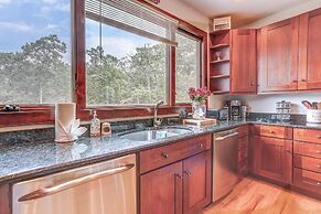 Peaceful Mountian Oasis: Firepit, Hot Tub, Sauna!