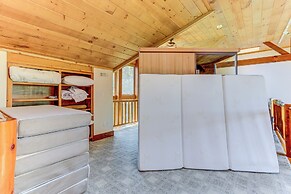 Peaceful Mountian Oasis: Firepit, Hot Tub, Sauna!