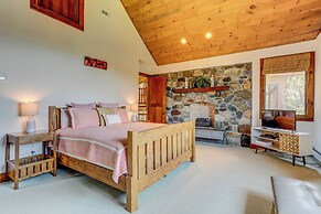 Peaceful Mountian Oasis: Firepit, Hot Tub, Sauna!