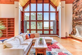 Peaceful Mountian Oasis: Firepit, Hot Tub, Sauna!