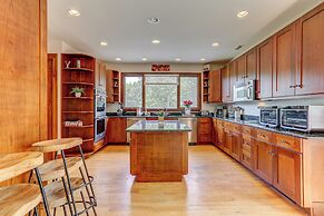 Peaceful Mountian Oasis: Firepit, Hot Tub, Sauna!