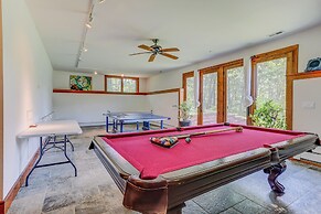 Peaceful Mountian Oasis: Firepit, Hot Tub, Sauna!