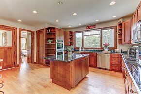 Peaceful Mountian Oasis: Firepit, Hot Tub, Sauna!