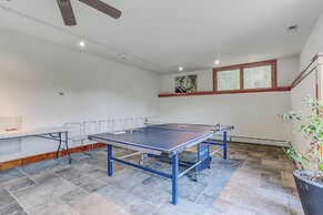 Peaceful Mountian Oasis: Firepit, Hot Tub, Sauna!