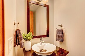 Peaceful Mountian Oasis: Firepit, Hot Tub, Sauna!