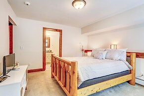 Peaceful Mountian Oasis: Firepit, Hot Tub, Sauna!