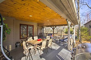 Spacious Wintergreen Resort Home w/ Hot Tub!