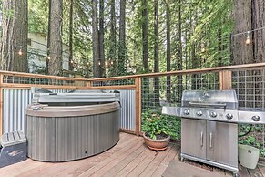 Redwoods Cabin w/ Hot Tub: Walk to Russian River!
