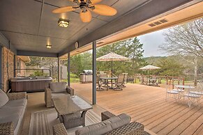 Roomy Texas Lake Retreat w/ Private Boat Ramp