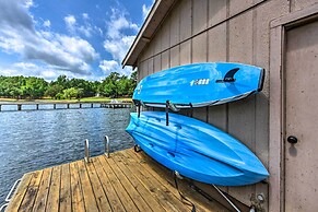 Roomy Texas Lake Retreat w/ Private Boat Ramp