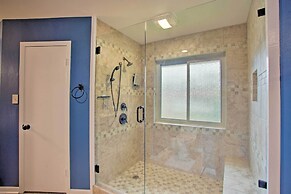 Roomy Texas Lake Retreat w/ Private Boat Ramp